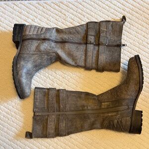 Leather Matisse “Roady” distressed biker boots